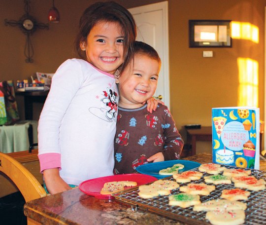 Gracie and her brother Eli bake allergy-friendly cookies